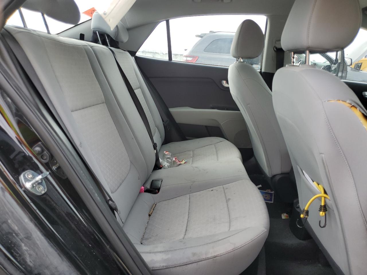 2022 Kia Rio - Image 10