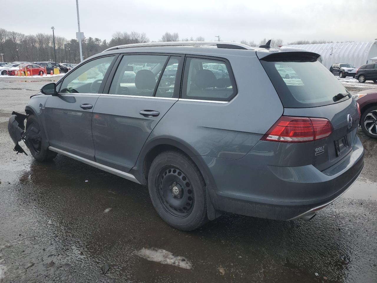 2019 Volkswagen Golf - Image 2