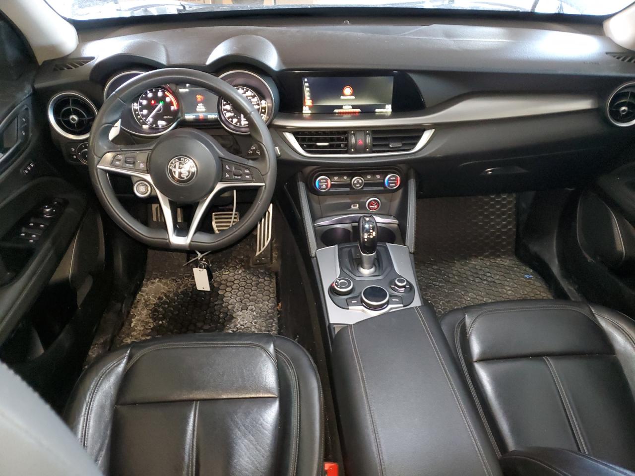 2018 Alfa Romeo Stelvio - Image 8
