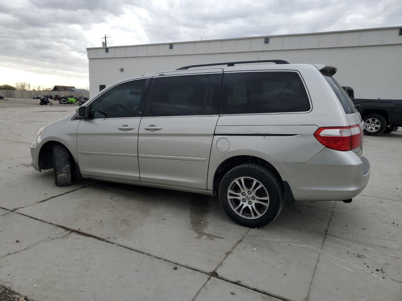 2007 Honda Odyssey - Image 2