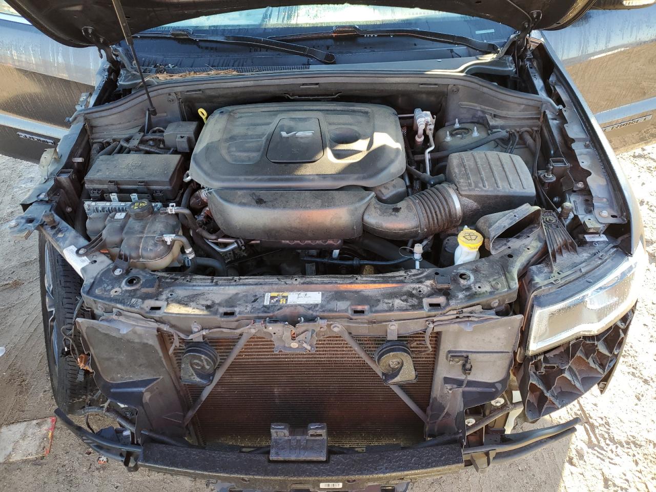 2019 Jeep Grand Cherokee - Image 12