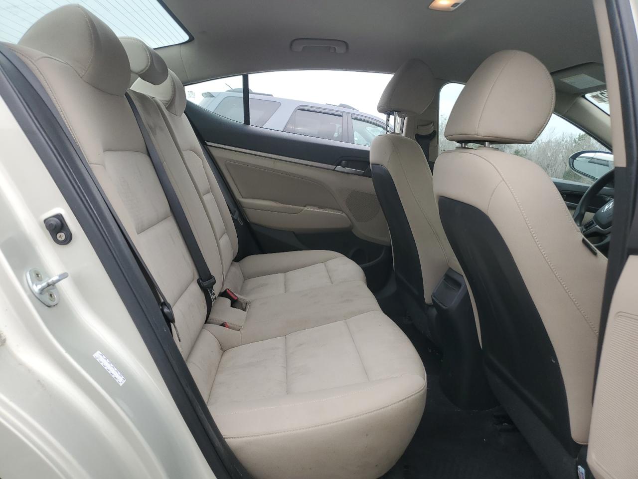 2017 Hyundai Elantra - Image 10