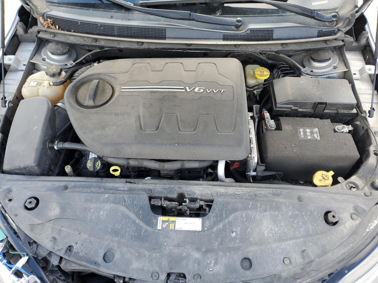 2016 Chrysler 200 - Image 11