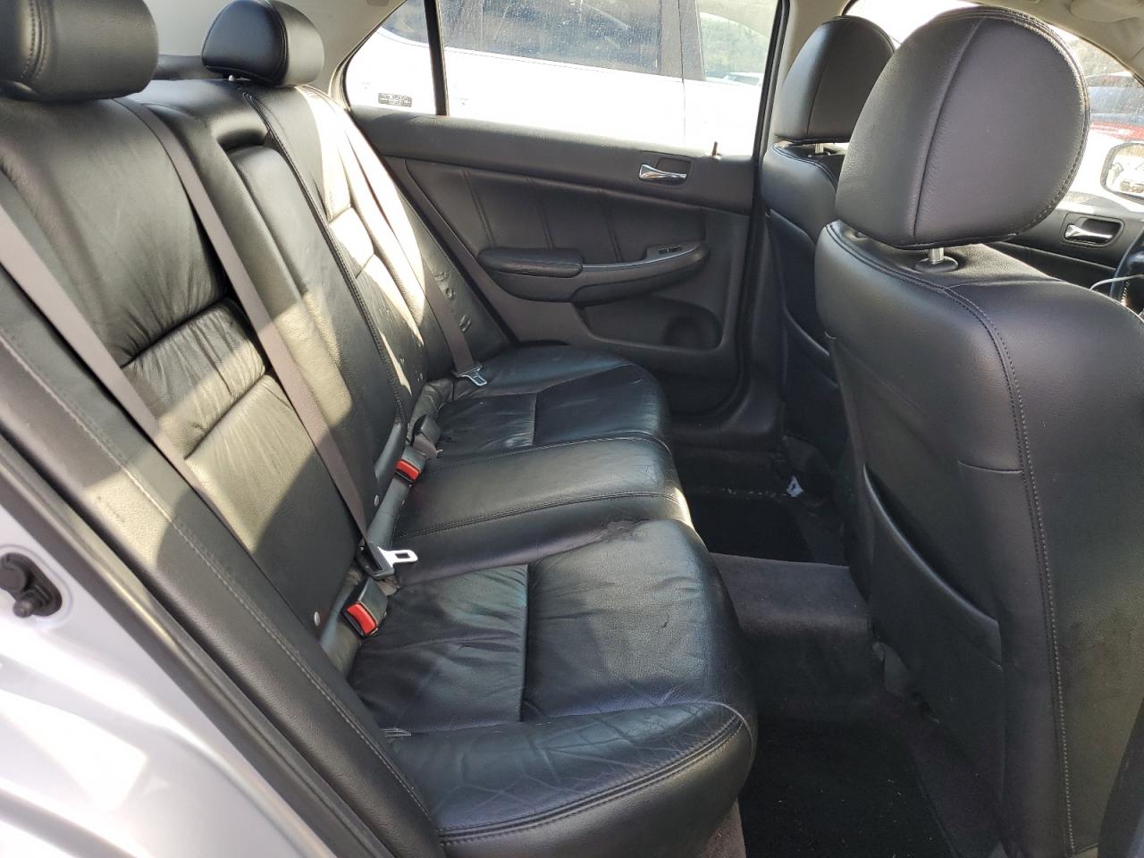 2004 Honda Accord - Image 10