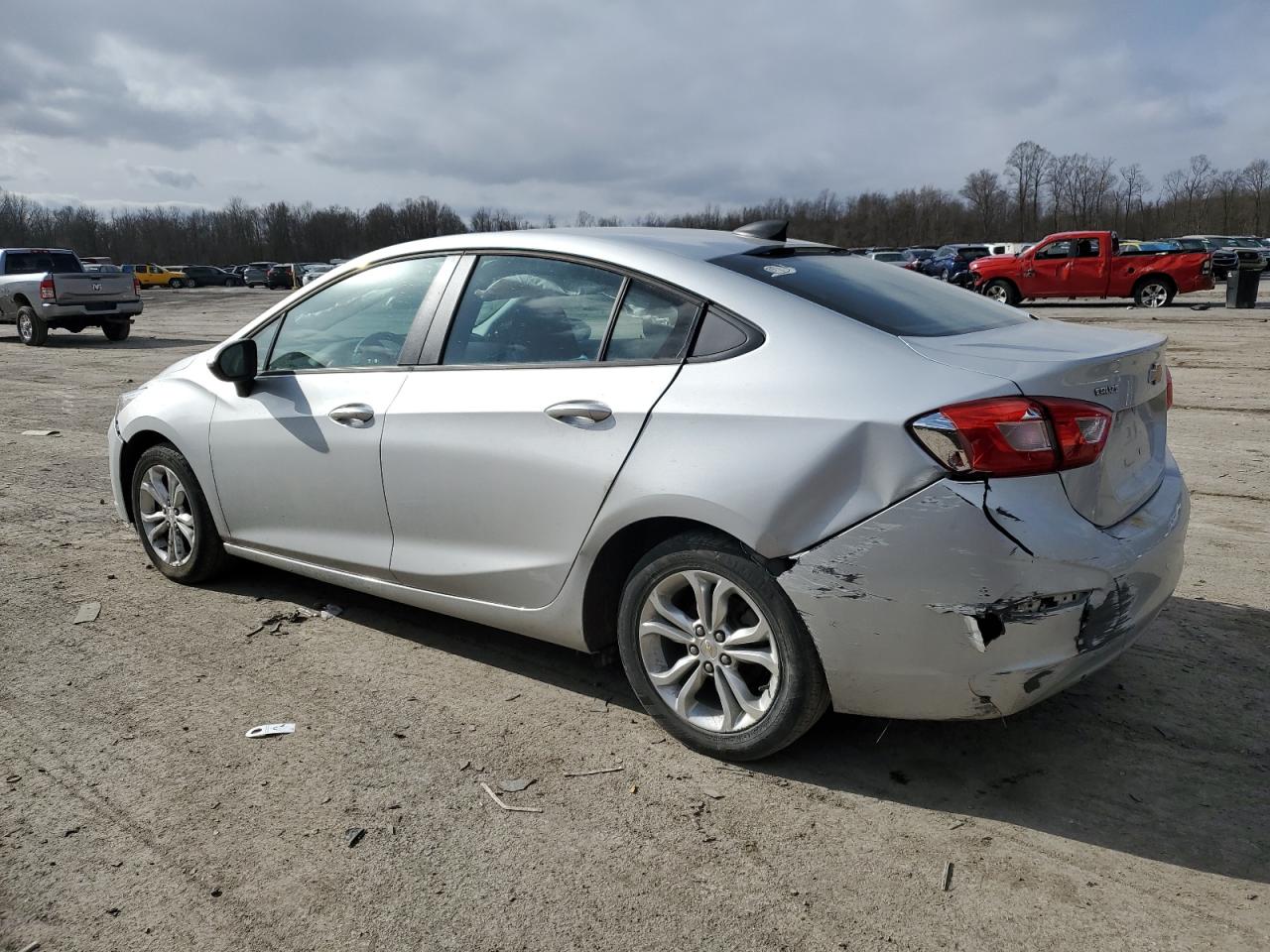 2019 Chevrolet Cruze - Image 2
