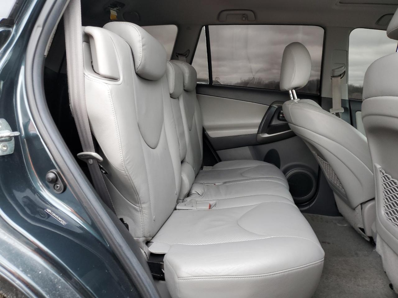 2010 Toyota RAV 4 - Image 11