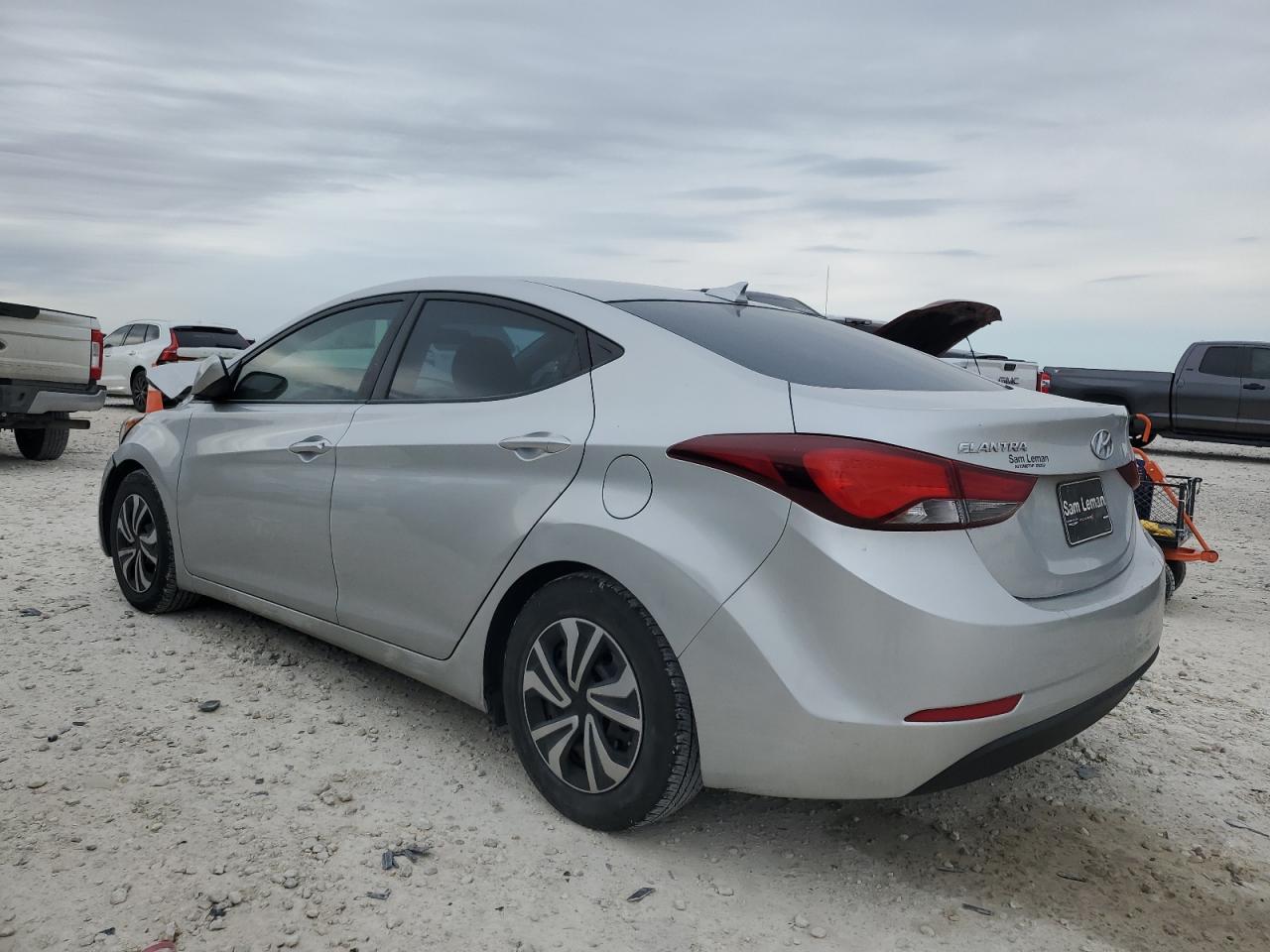 2016 Hyundai Elantra - Image 2
