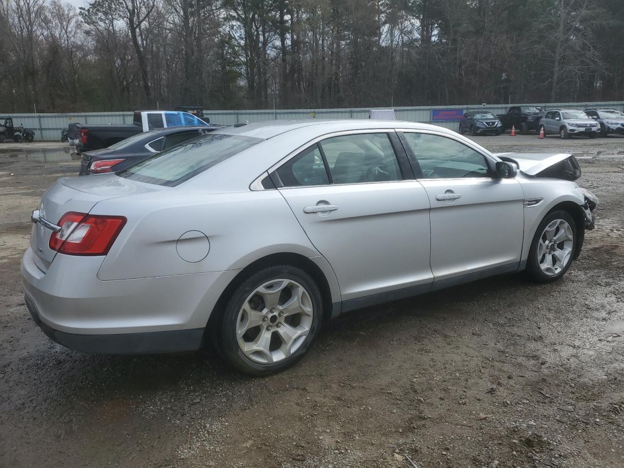 2011 Ford Taurus - Image 3