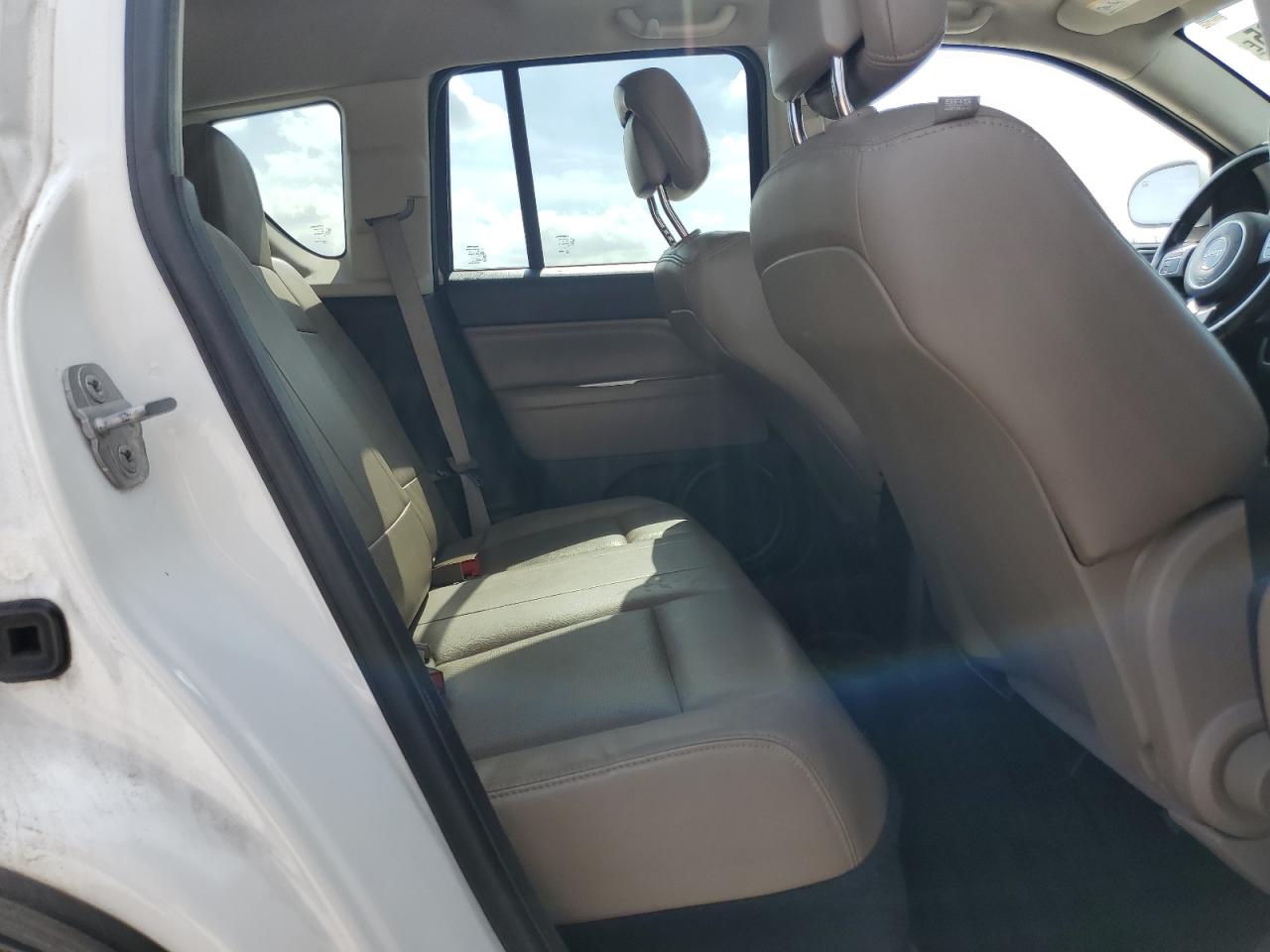 2014 Jeep Compass - Image 11