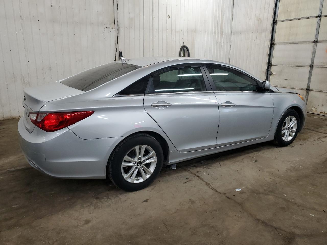 2013 Hyundai Sonata - Image 3