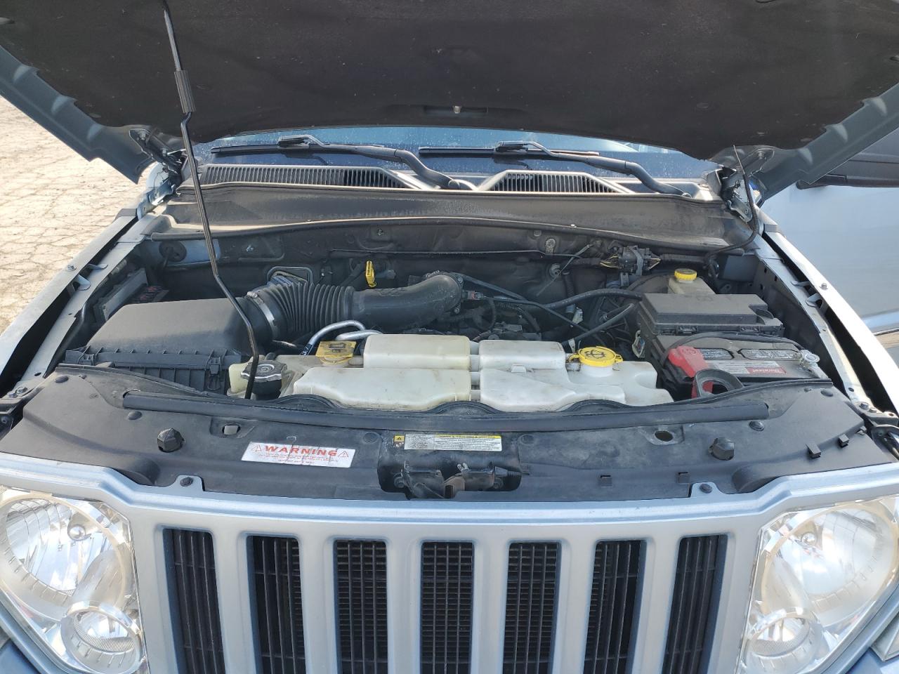 2012 Jeep Liberty (North America) - Image 12