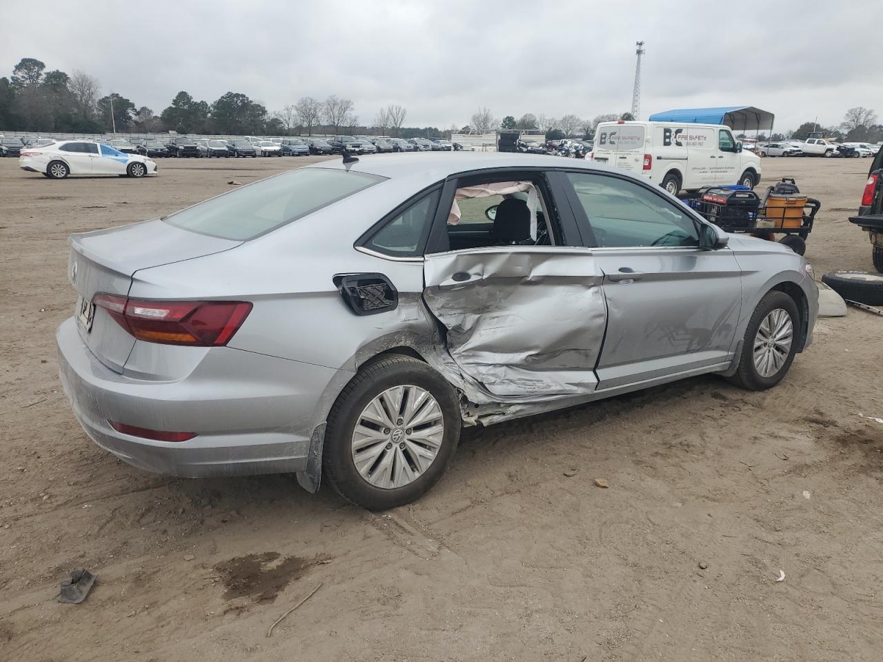 2019 Volkswagen Jetta - Image 3