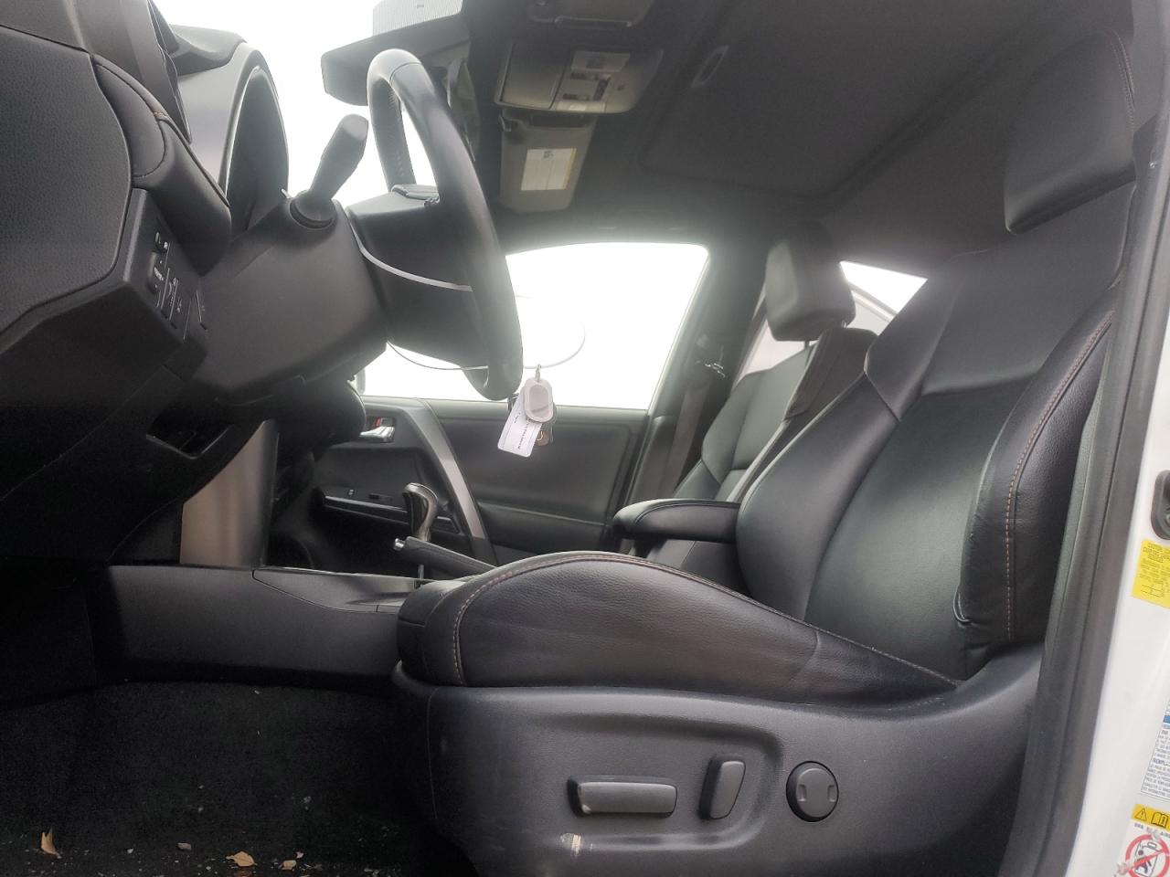 2017 Toyota RAV 4 - Image 7