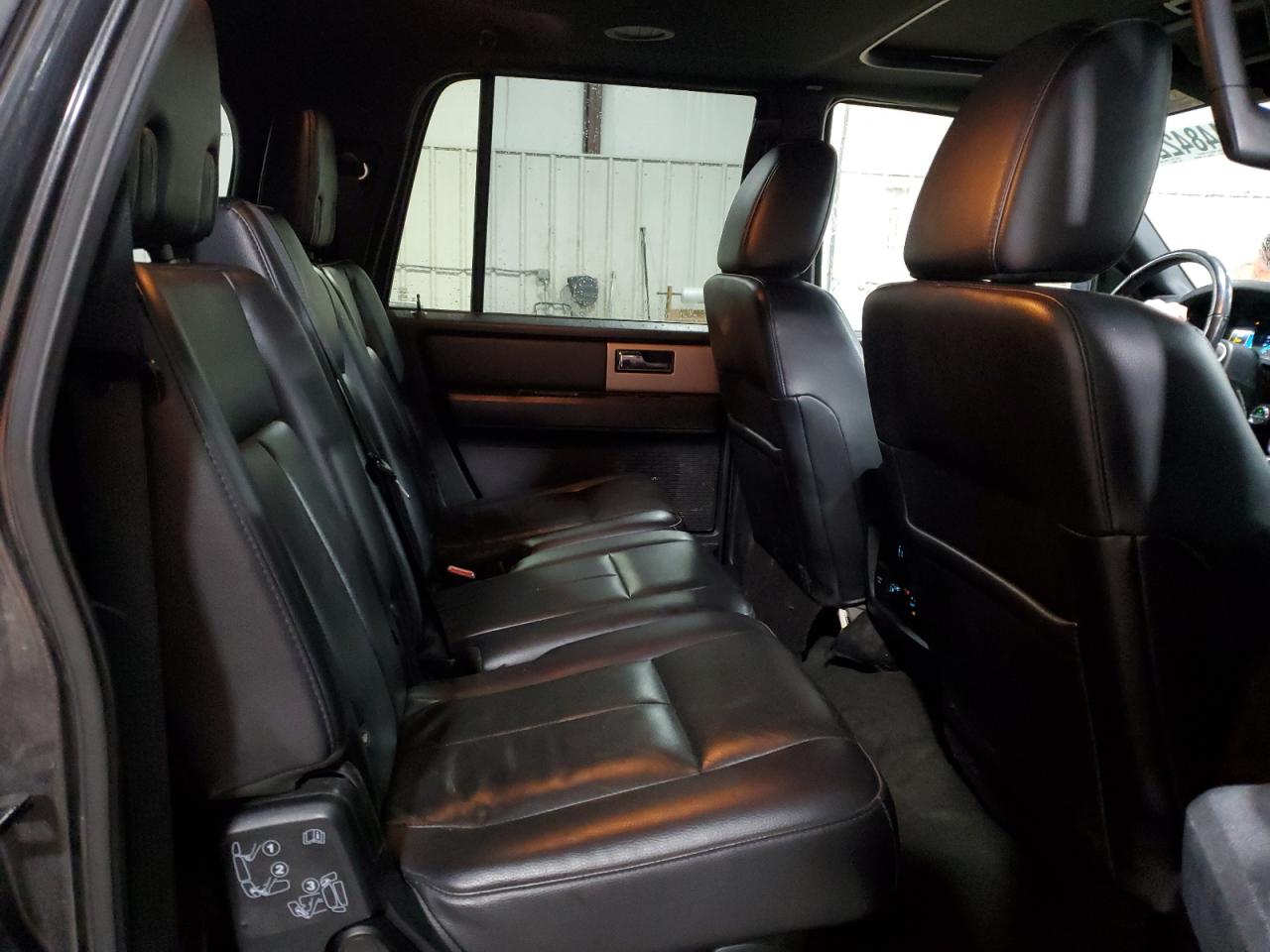 2015 Ford Expedition - Image 11