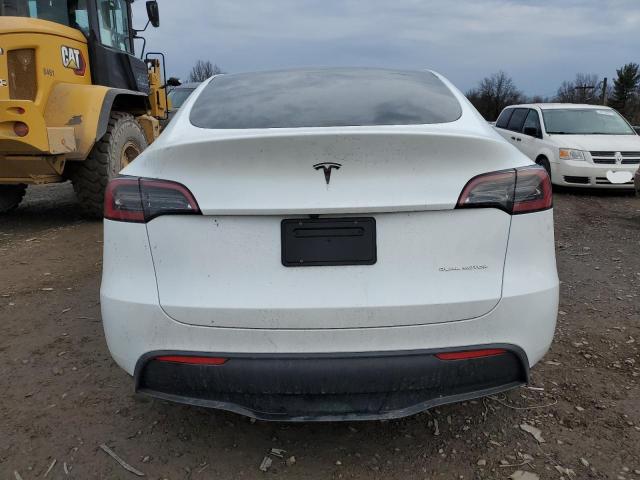  TESLA MODEL Y 2024 Biały
