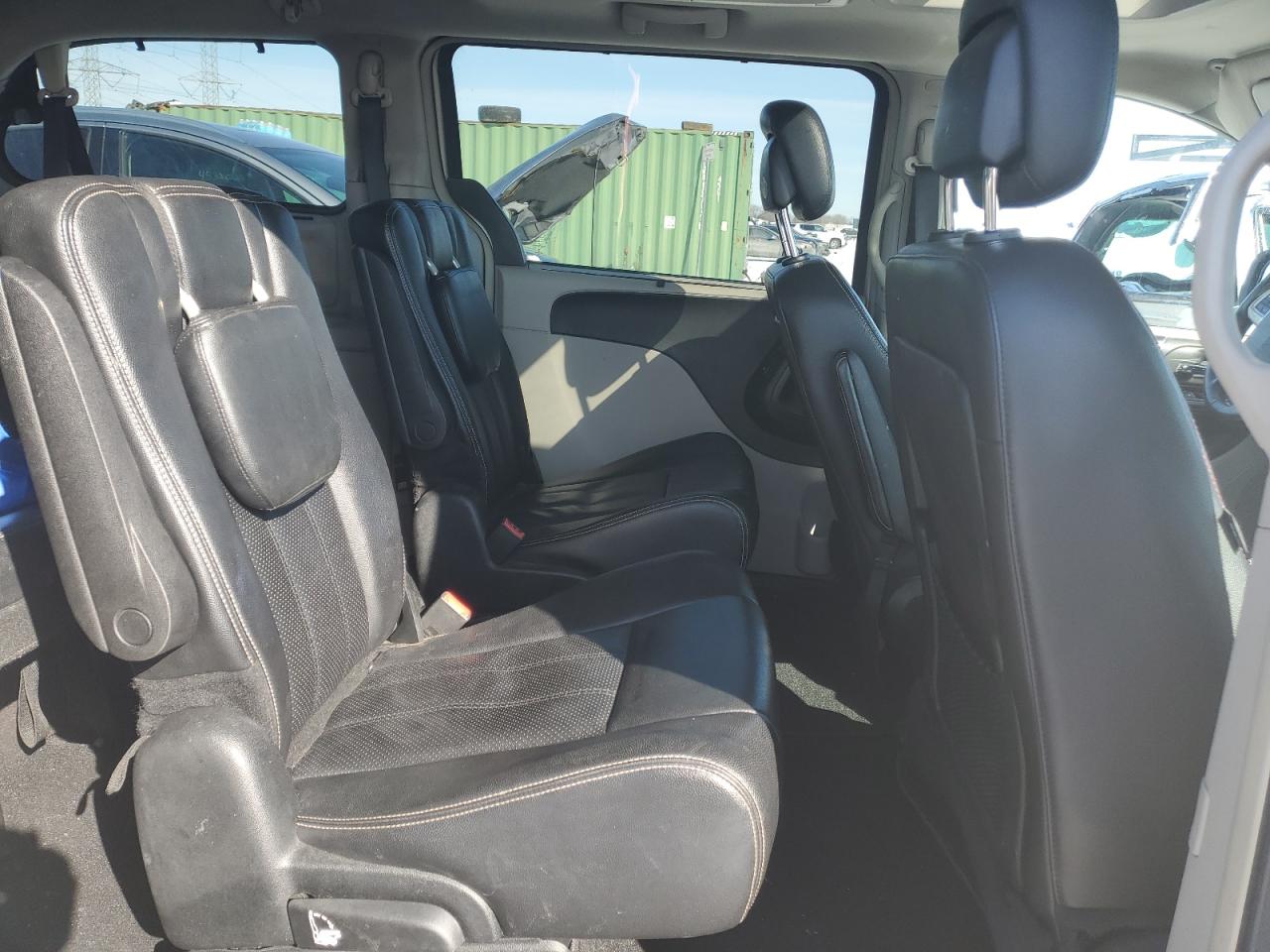 2014 Chrysler Town & Country - Image 11