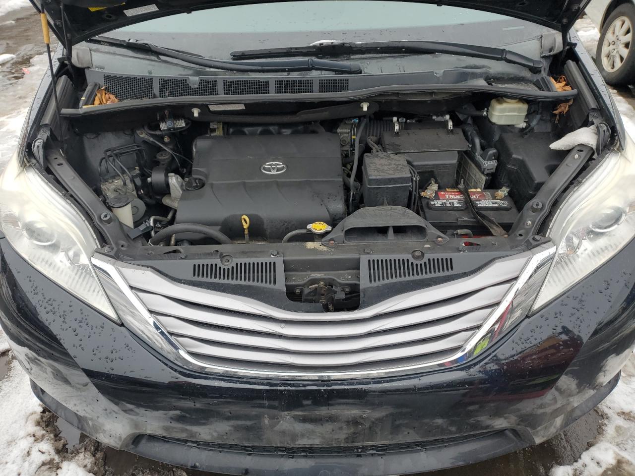 2015 Toyota Sienna - Image 12