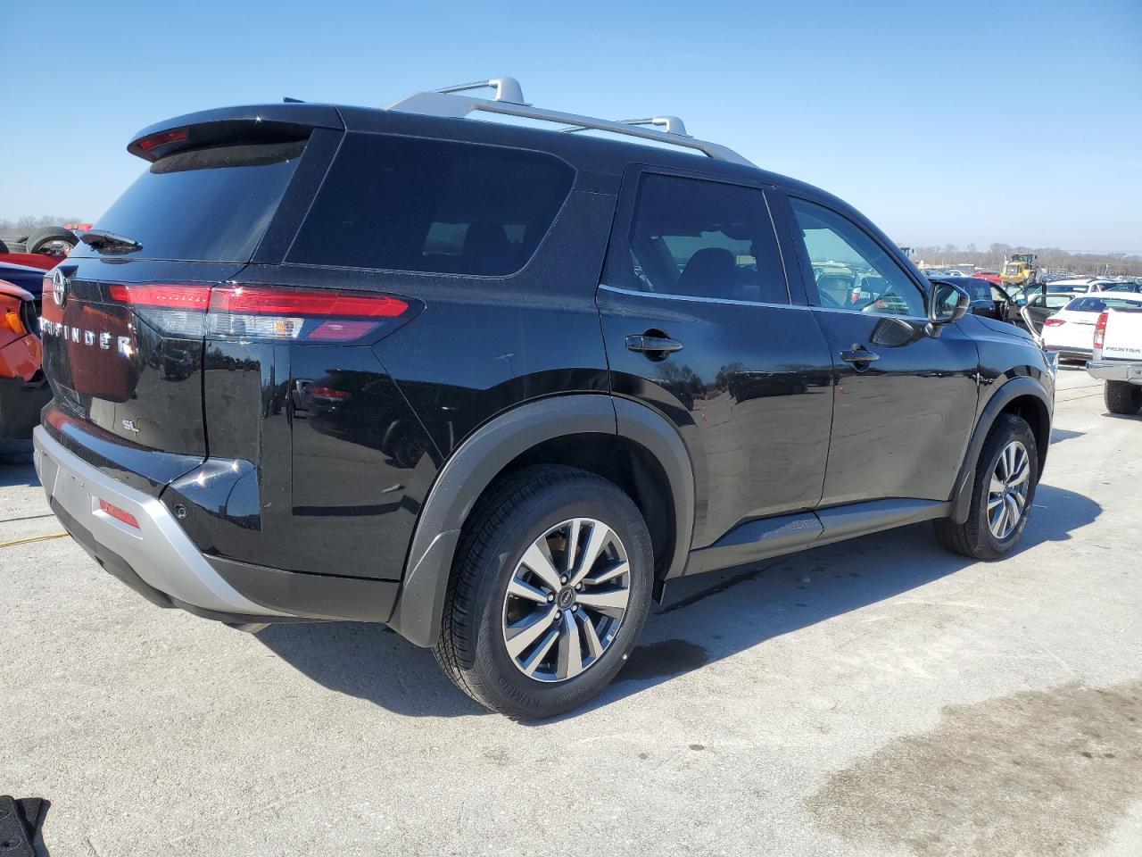 2024 Nissan Pathfinder - Image 3