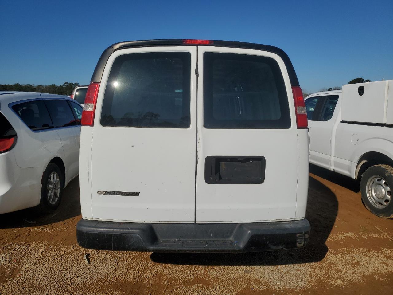 2017 Chevrolet Express - Image 6
