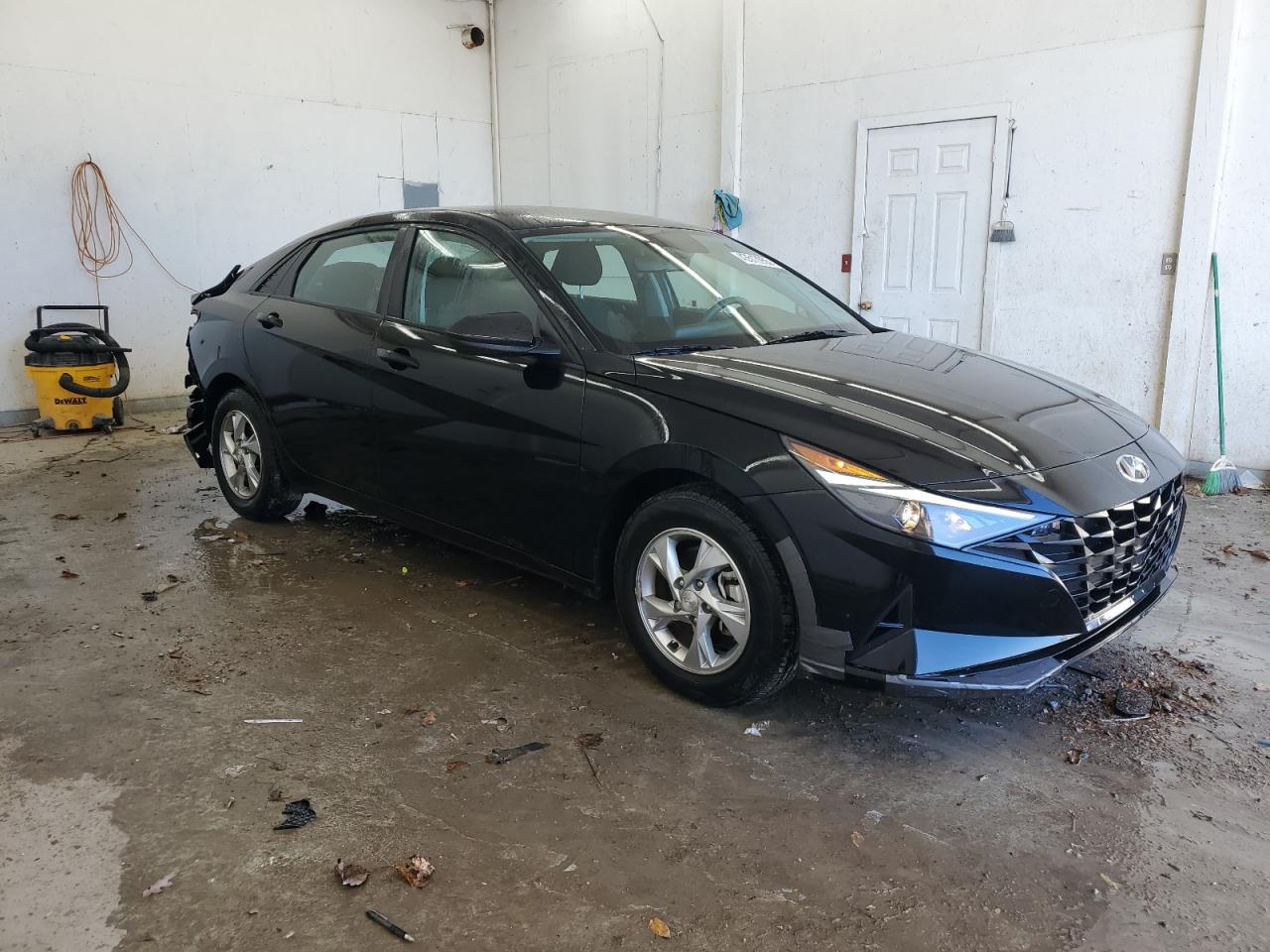2023 Hyundai Elantra - Image 4