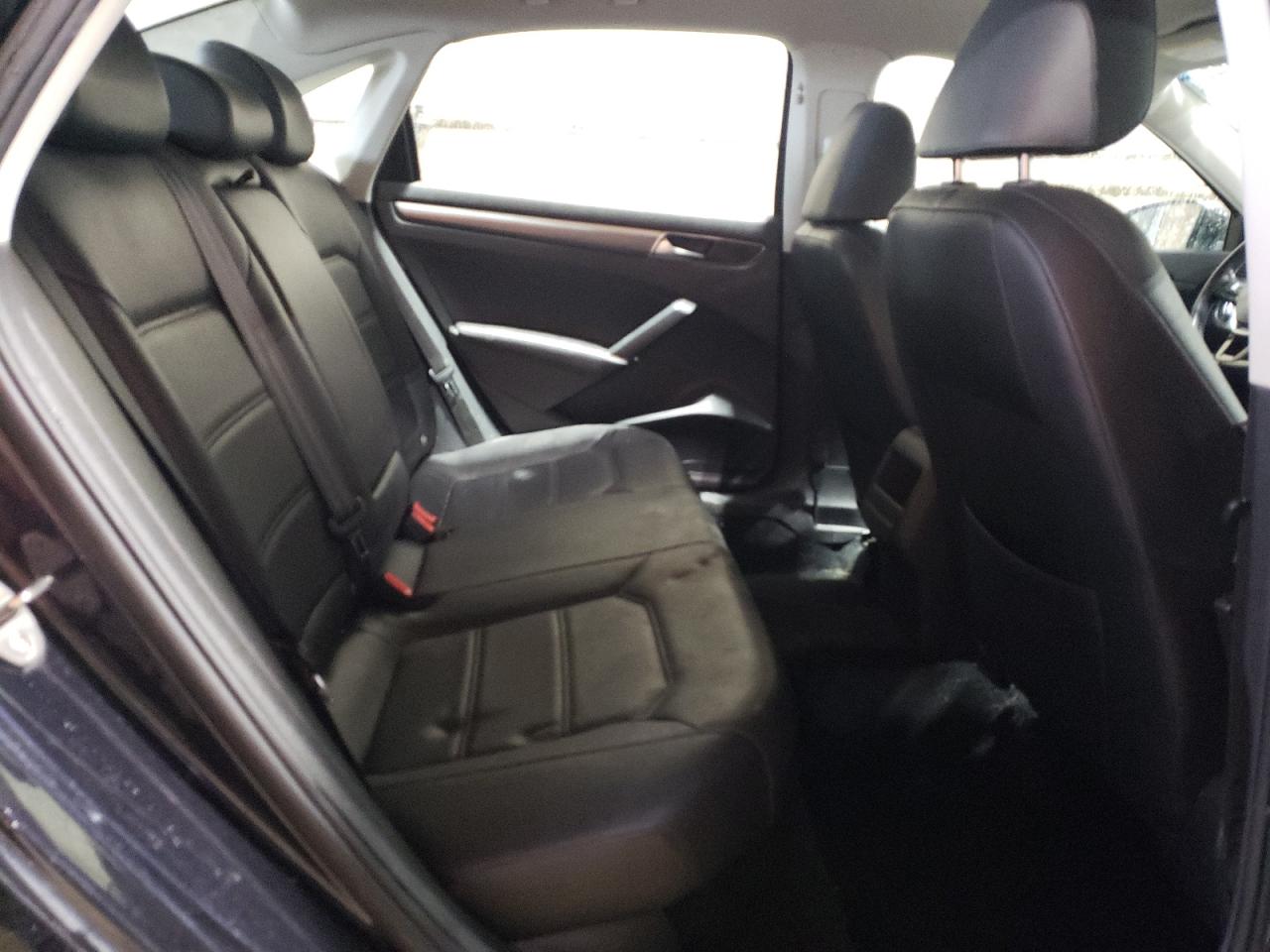 2018 Volkswagen Passat - Image 10