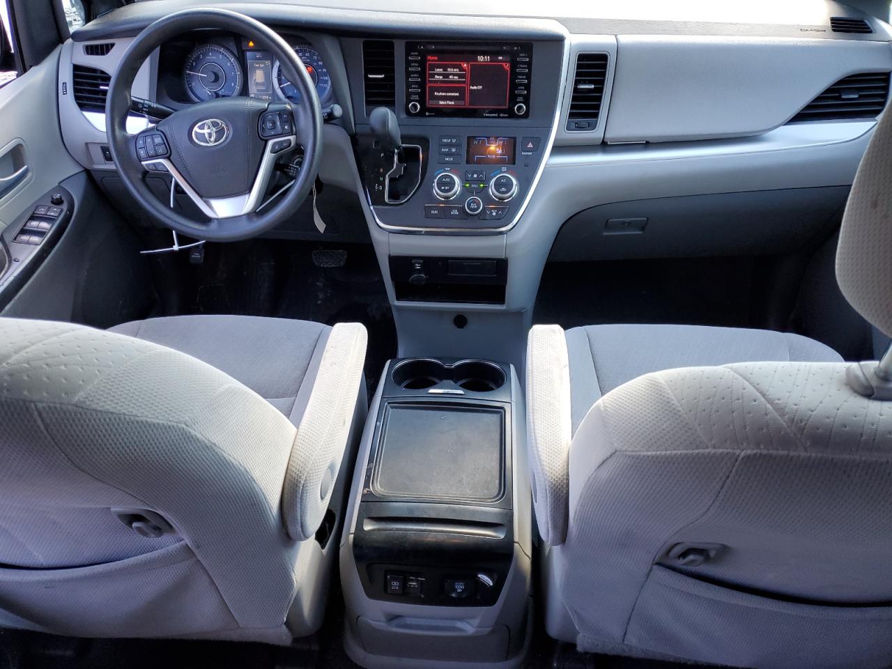 2018 Toyota Sienna - Image 8