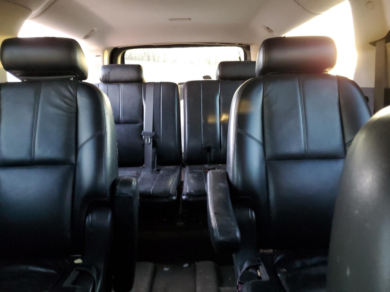 2007 Chevrolet Suburban - Image 10