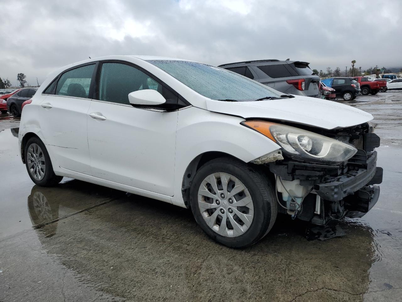 2017 Hyundai Elantra - Image 4