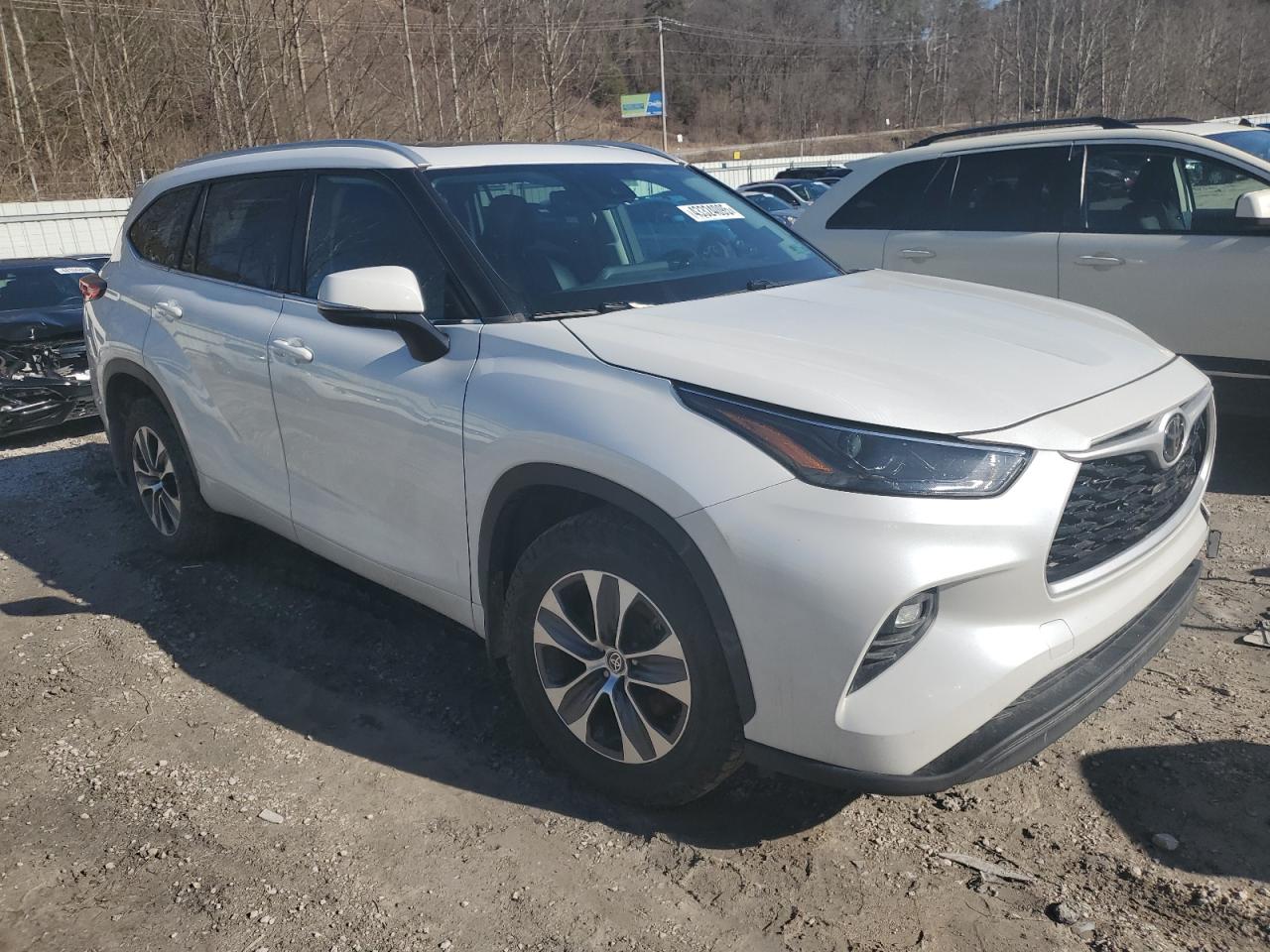 2022 Toyota Highlander - Image 4