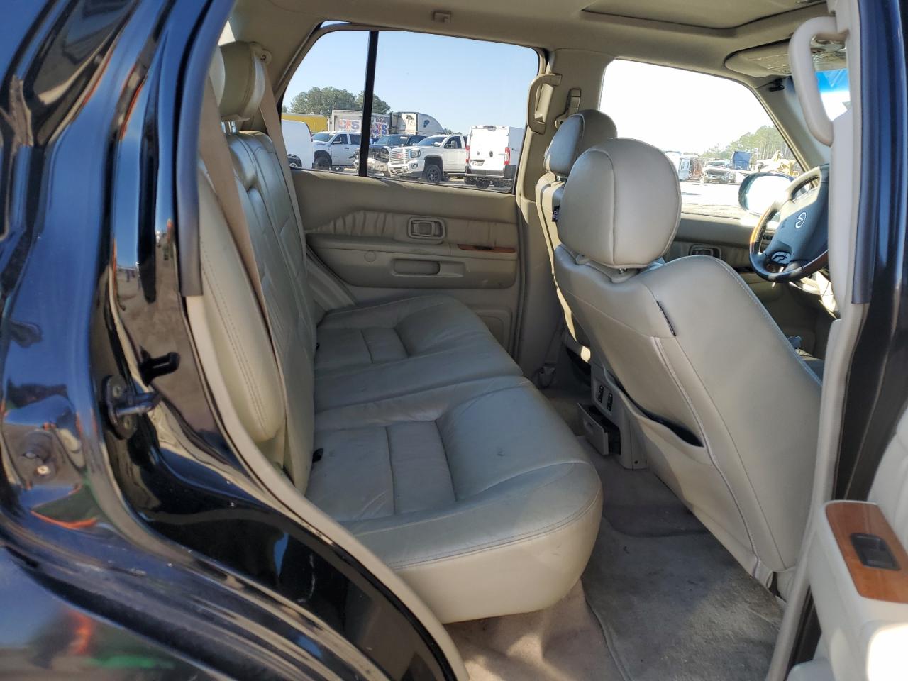 2003 Infiniti QX4 - Image 11