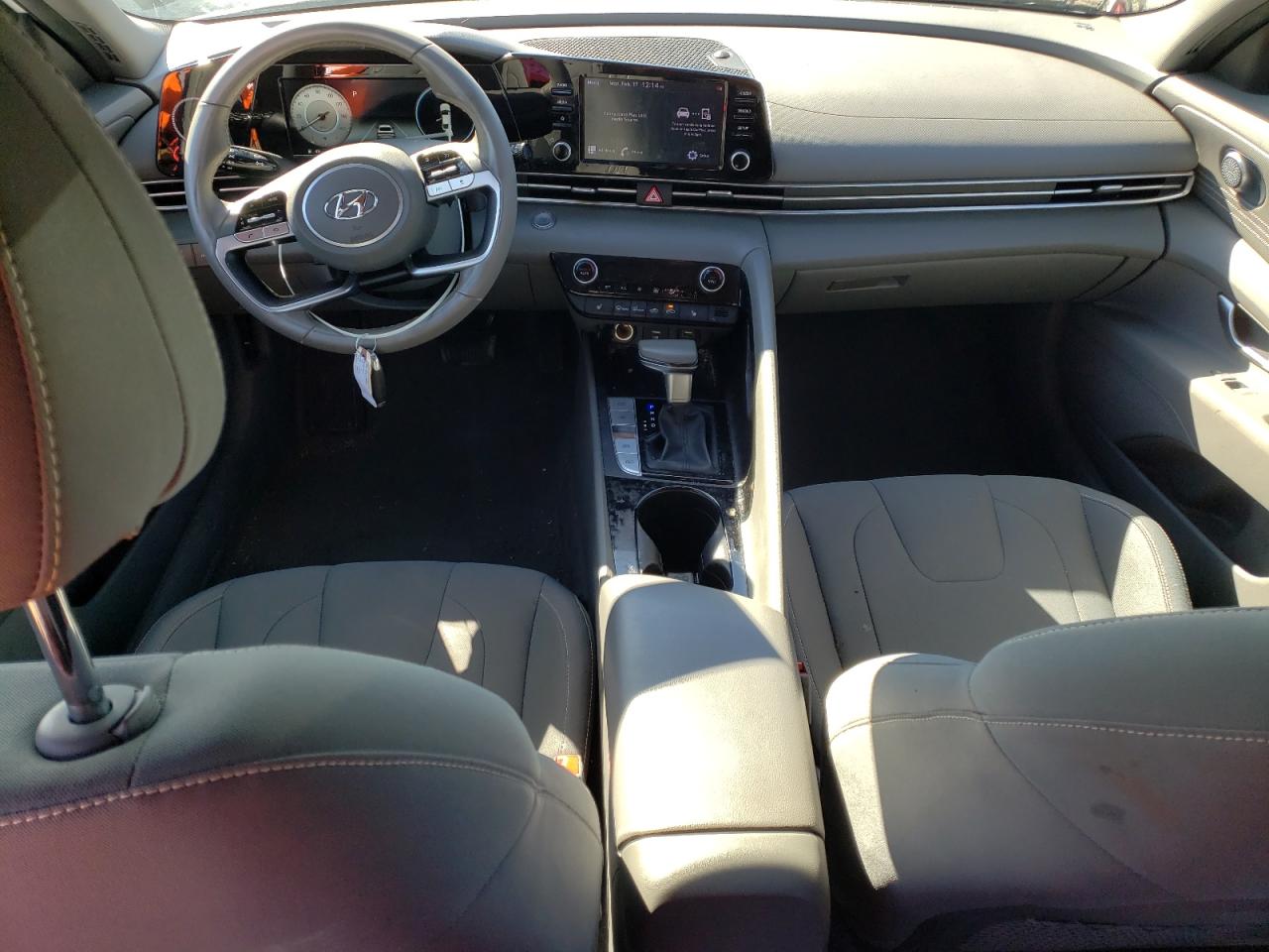 2022 Hyundai Elantra - Image 8