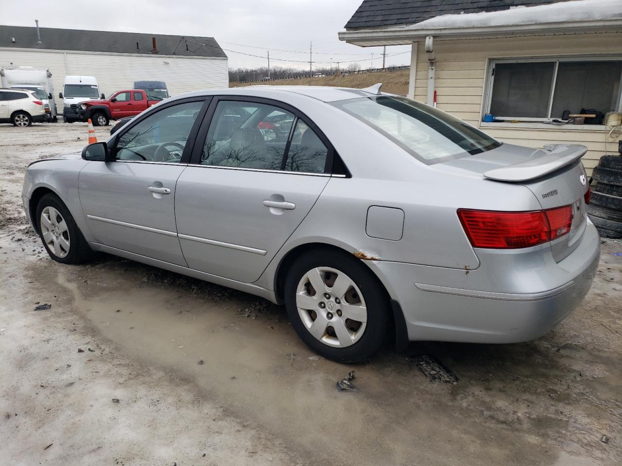 2009 Hyundai Sonata - Image 2