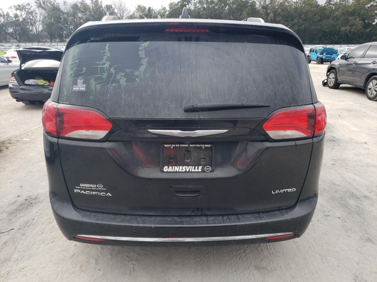 2017 Chrysler Pacifica - Image 6