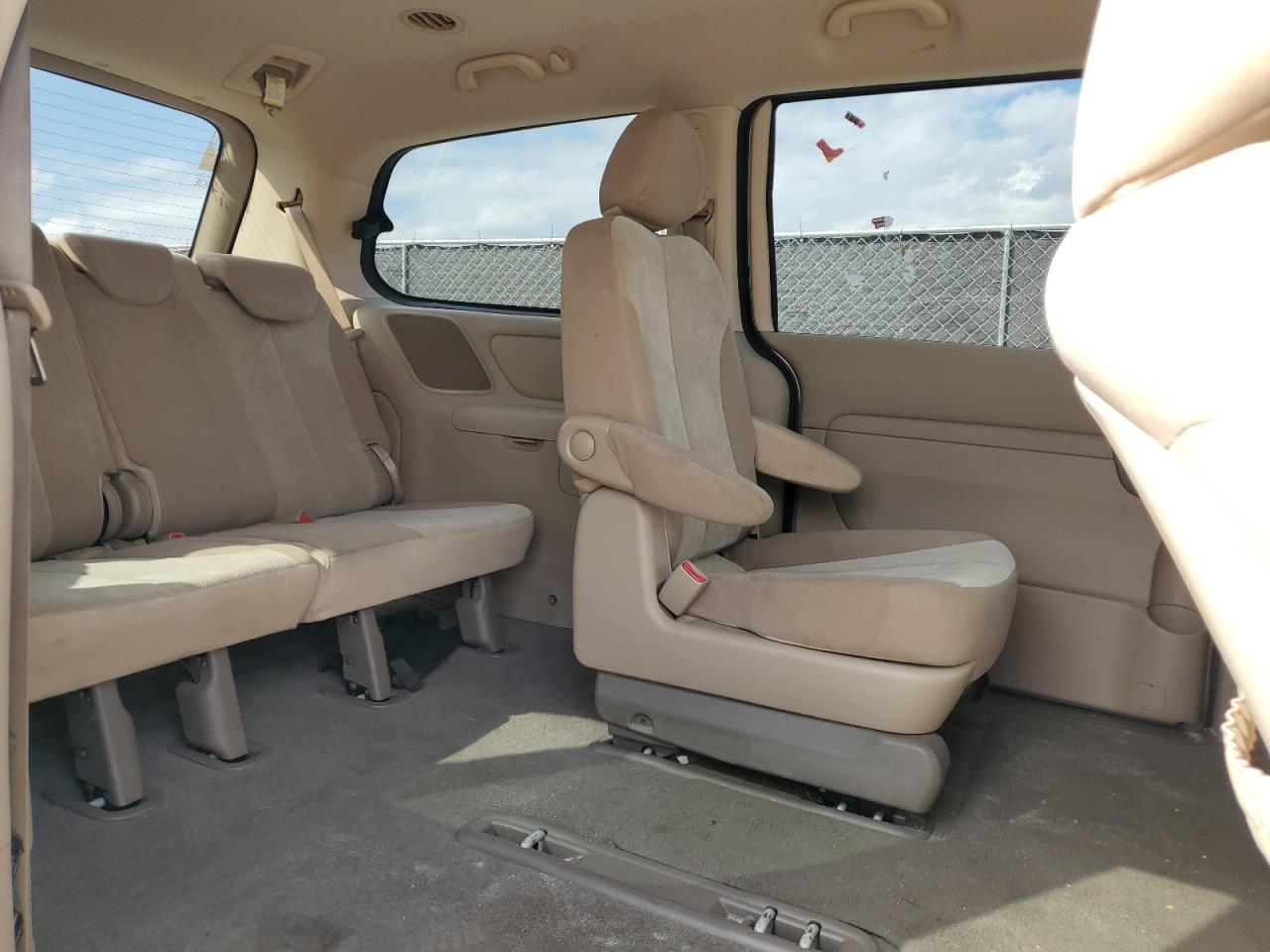 2014 Kia Sedona - Image 11
