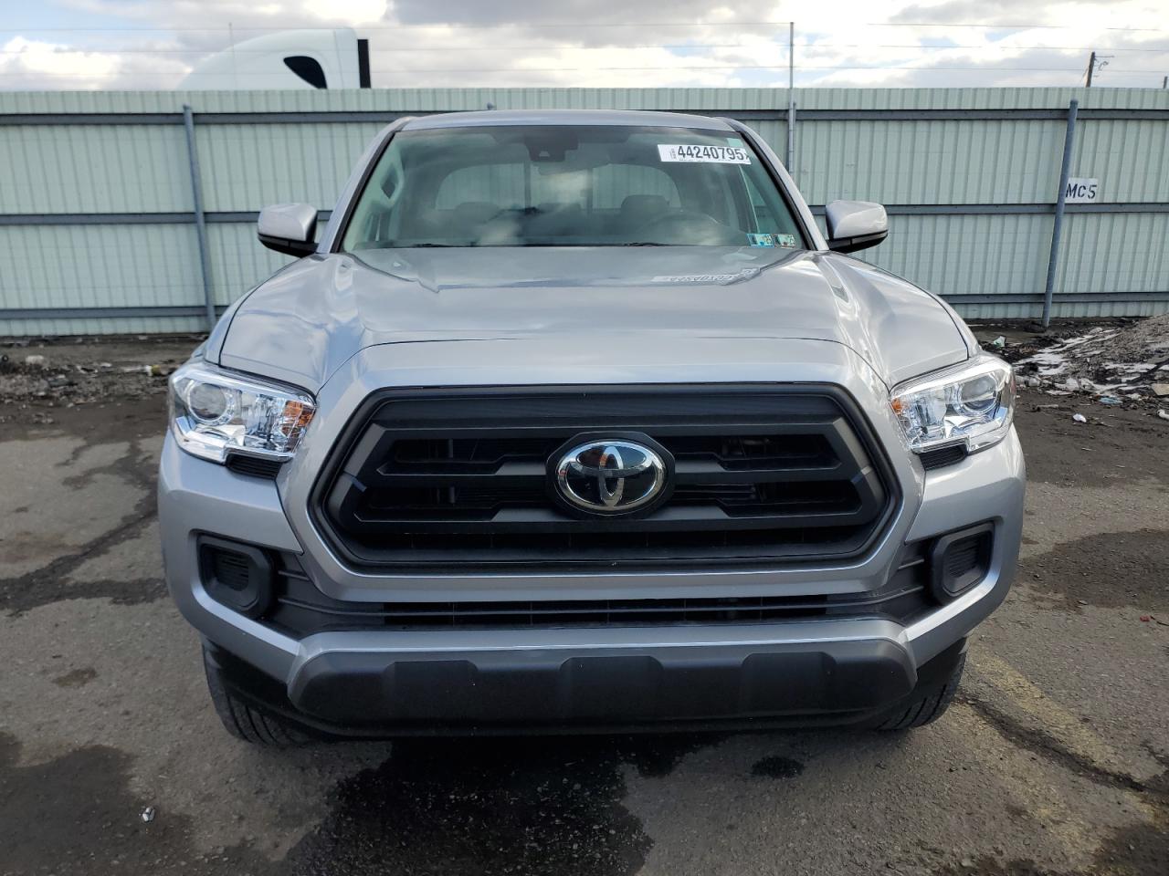 2020 Toyota Tacoma - Image 5
