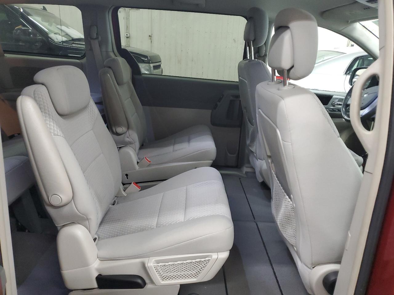 2010 Dodge Caravan - Image 11