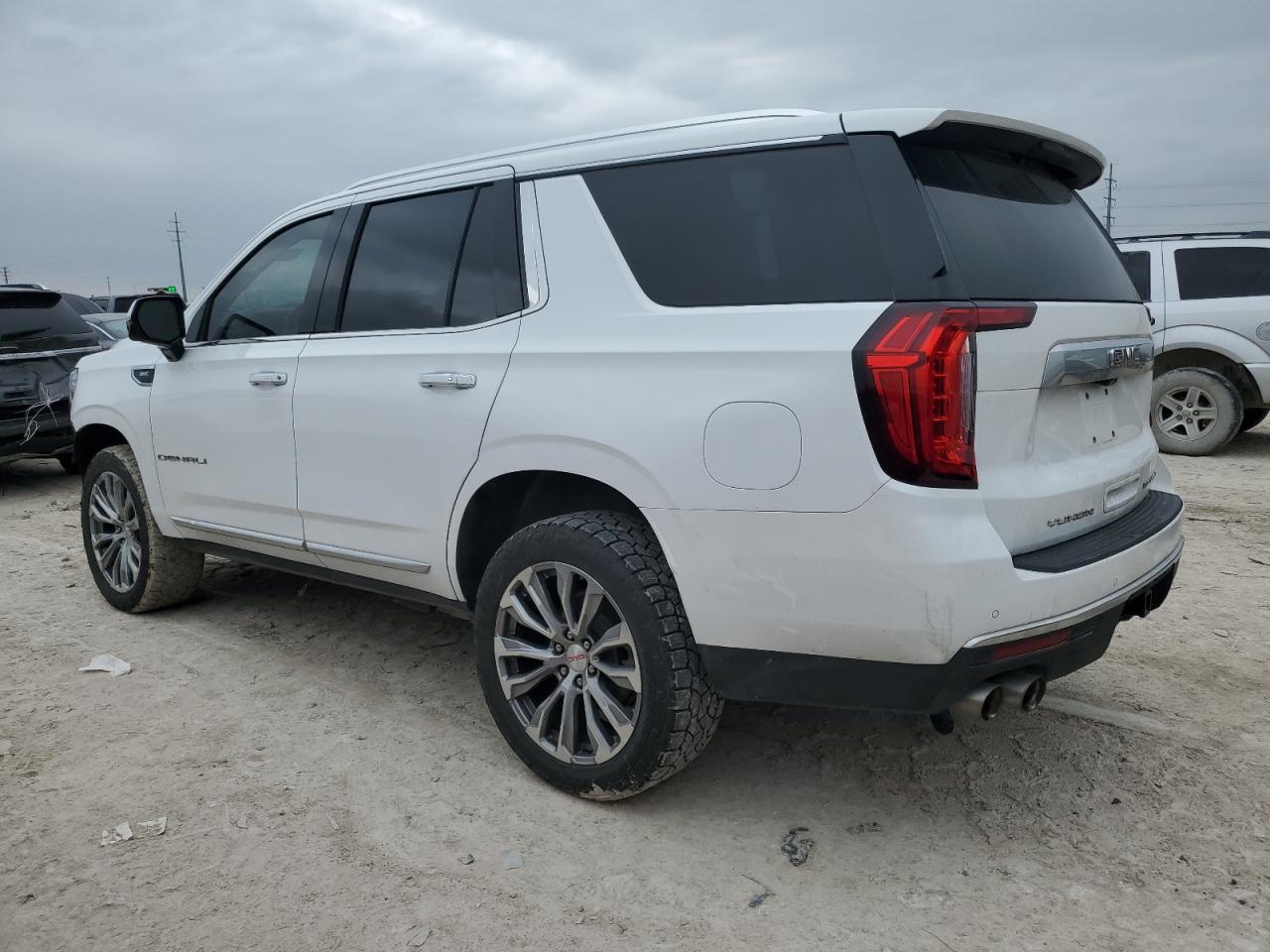 2021 GMC Yukon - Image 2