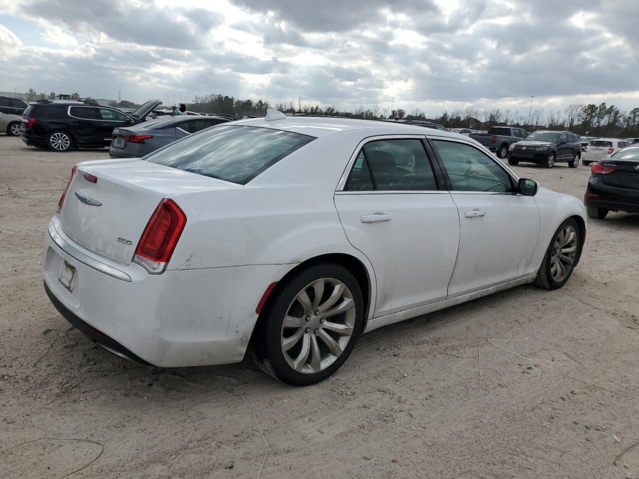 2019 Chrysler 300 - Image 3