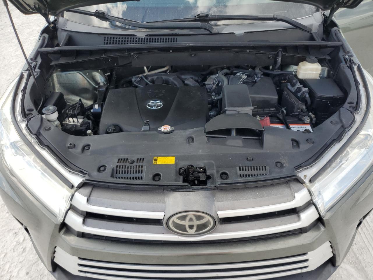 2018 Toyota Highlander Le VIN: 5TDZZRFH1JS252482 Lot: 45046465