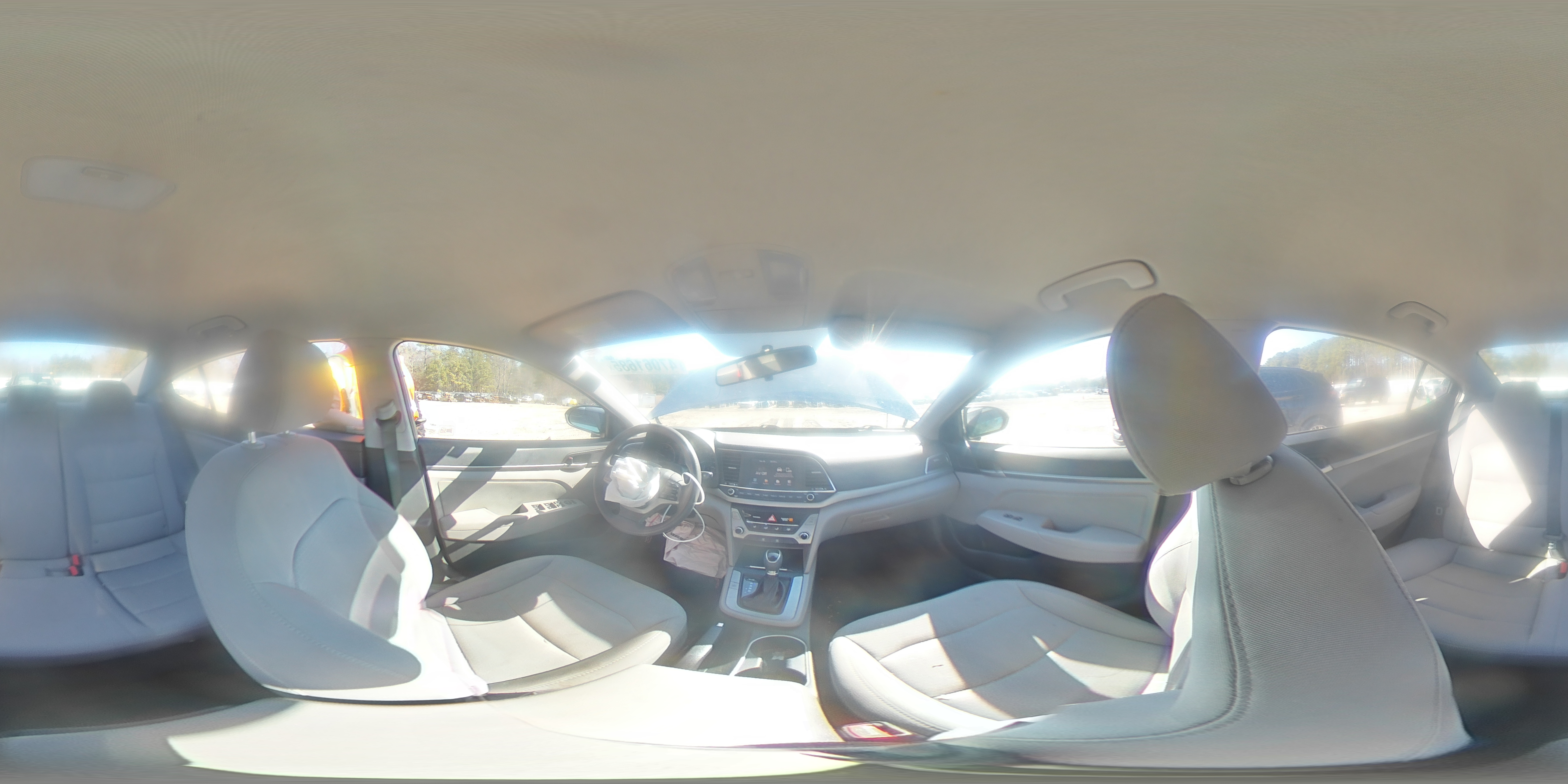 2017 Hyundai Elantra - Image 13