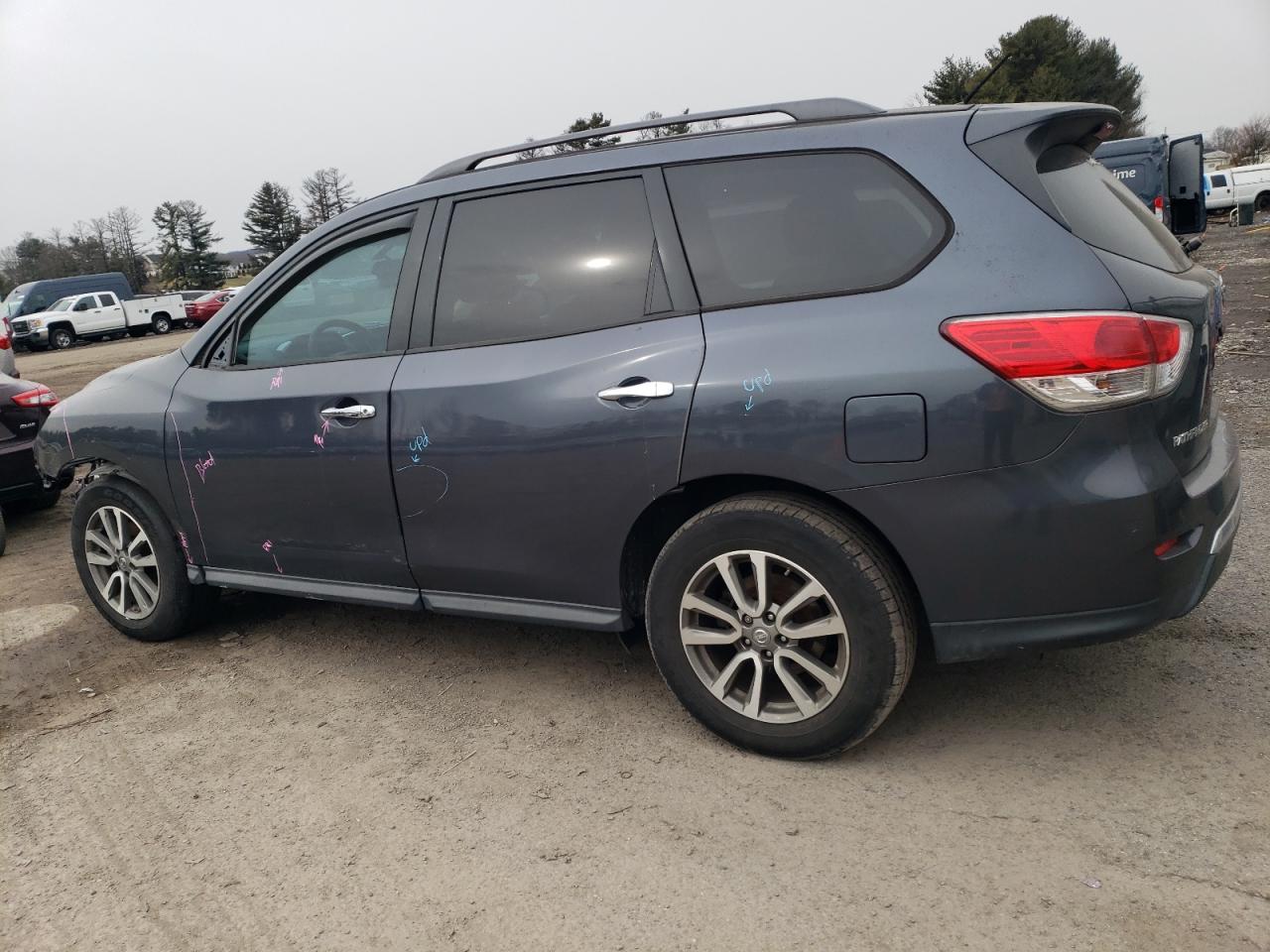 2014 Nissan Pathfinder - Image 2