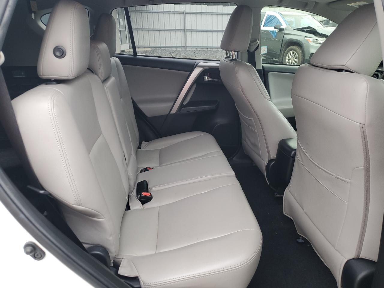2018 Toyota RAV 4 - Image 10