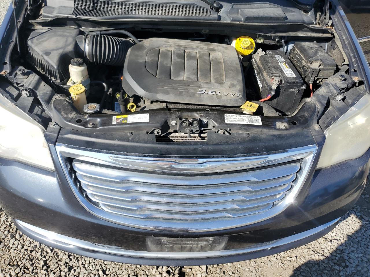 2014 Chrysler Town & Country - Image 12