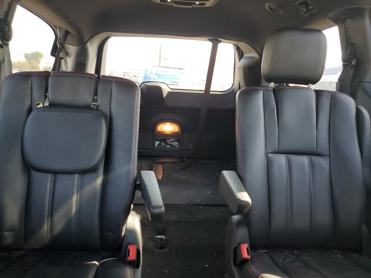 2018 Dodge Caravan - Image 10