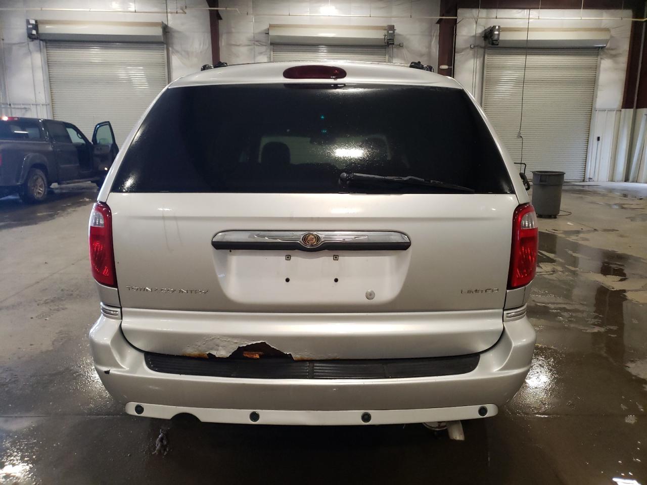 2005 Chrysler Town & Country - Image 6