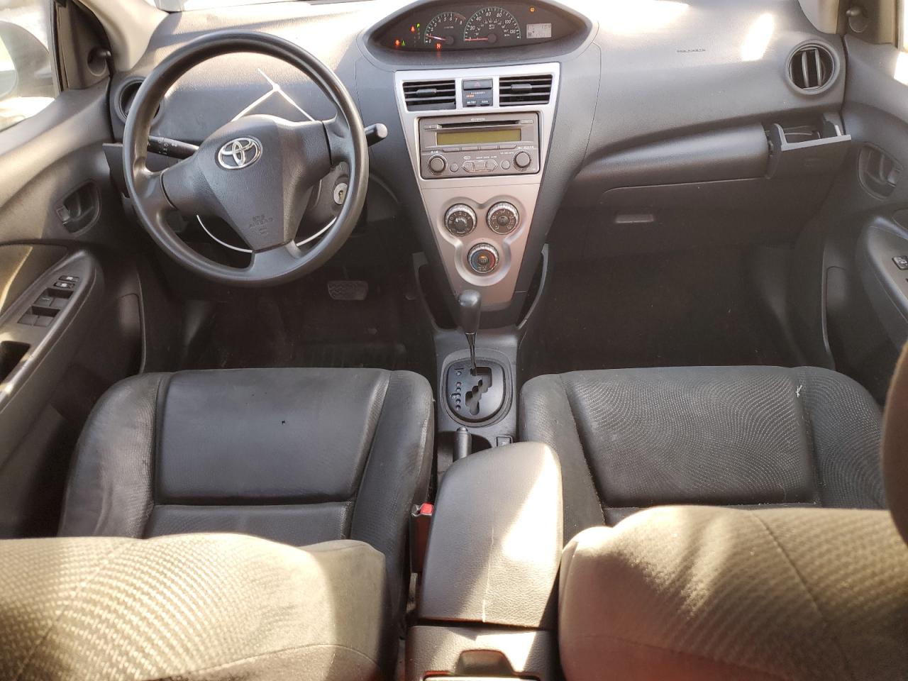 2012 Toyota Yaris - Image 8