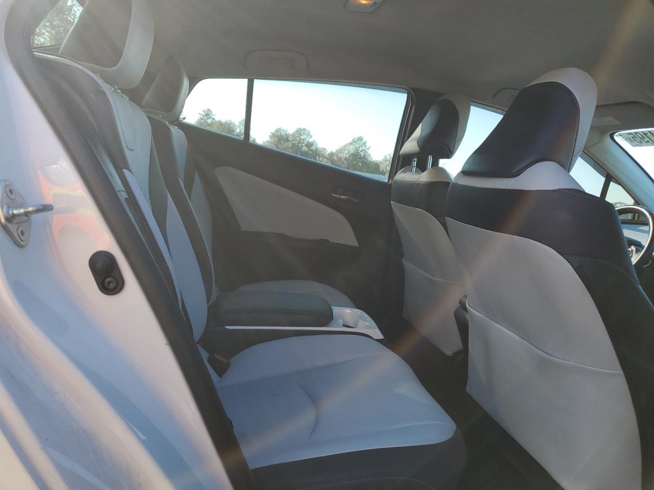 2017 Toyota Prius - Image 10