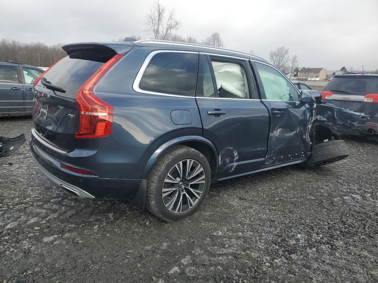 2021 Volvo XC90 - Image 3