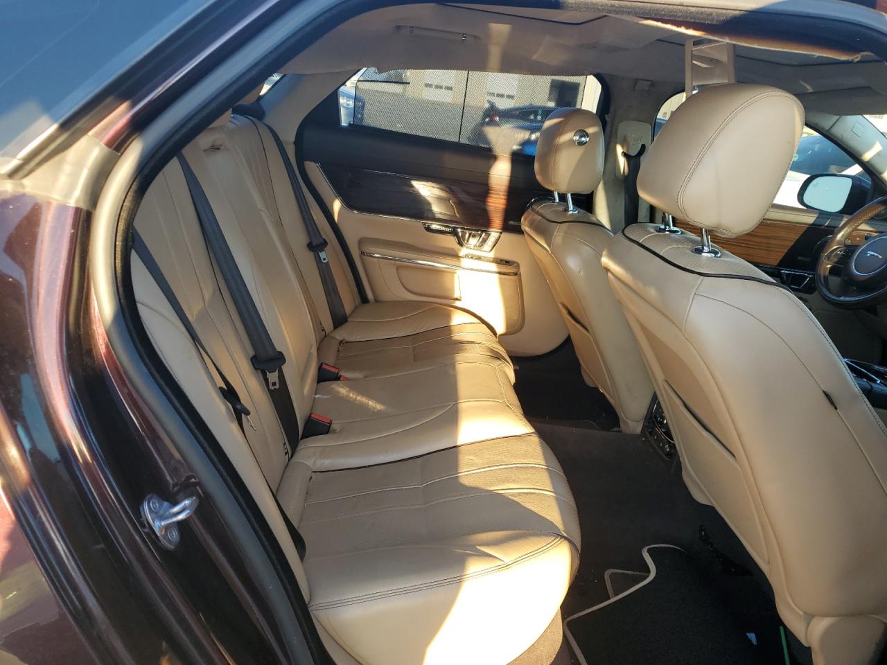 2015 Jaguar XJ - Image 10