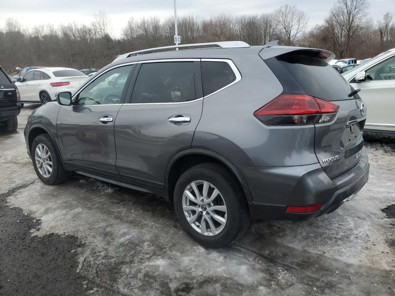 2018 Nissan Rogue - Image 2